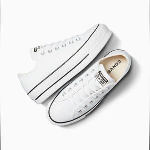 NWB Chuck Taylor All Star Lift Platform Oxfords Women’s size 5